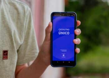 Entenda como funciona o Cadastro Único do Governo Federal, seus benefícios, e como se cadastrar para usufruir deles.