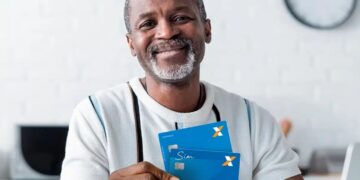 Novo cartão de crédito da Caixa com limite de R$ 4.500! Clientes selecionados ganham benefícios exclusivos, como descontos e sem anuidade.