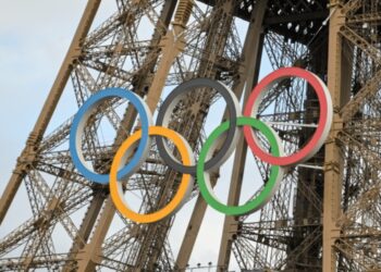 Os Jogos Paraolímpicos de 2024 geram polêmica devido às regras restritivas sobre tatuagens
