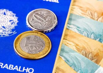 Proposta do governo brasileiro aumenta salário mínimo para R$ 1.502,00 em 2025, impactando o poder aquisitivo e a economia do país