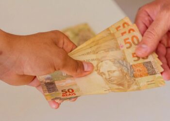 A Caixa Econômica Federal oferece um empréstimo de R$ 3.000 para pessoas com nome negativado