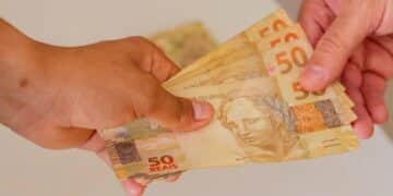A Caixa Econômica Federal oferece um empréstimo de R$ 3.000 para pessoas com nome negativado