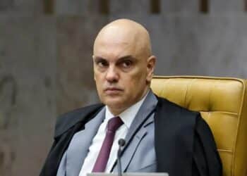 Ministros do STF defendem Alexandre de Moraes após denúncias da Folha de S. Paulo de que o ministro teria usado o TSE para investigar bolsonaristas