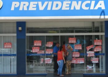 A greve dos servidores do INSS já dura mais de 40 dias, com trabalhadores reivindicando recomposição de perdas salariais