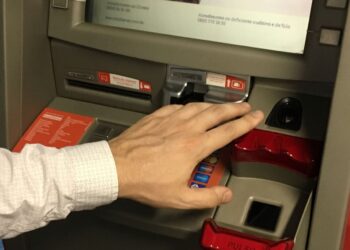 Saiba como funciona o empréstimo da Caixa Econômica Federal para negativados, os requisitos e vantagens de optar por ele.