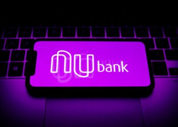 O Nubank, gigante fintech brasileira, lançou um novo cartão premium, o Nubank Ultravioleta