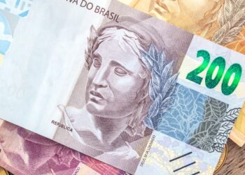 O reajuste do salário mínimo para 2024 foi anunciado: R$ 1.994,56. Entenda os impactos na economia, vantagens e expectativas para o futuro