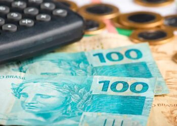 Disputa entre o governo e bancos sobre taxas de juros de crédito consignado para aposentados e pensionistas do INSS