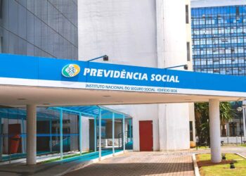 INSS convoca beneficiários do BPC para cadastro no Cadúnico. Saiba como evitar golpes e verifique lotes do pente-fino.