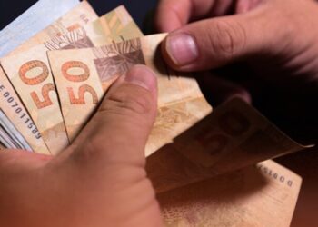 Tudo sobre o 13º salário em 2024: quem tem direito, cálculo, descontos e prazos de pagamento