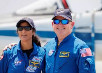 Astronautas da NASA, Butch Wilmore e Suni Williams, têm seu retorno adiado para fevereiro de 2025 devido a problemas técnicos