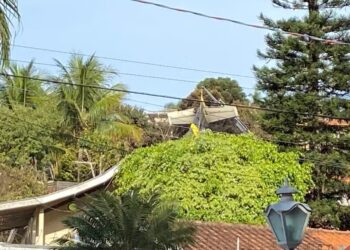 Um avião caiu em Vinhedo, resultando em 62 vítimas