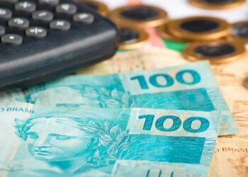 Saiba tudo sobre empréstimo consignado: taxas de juros, benefícios, quem pode solicitar e muito mais.