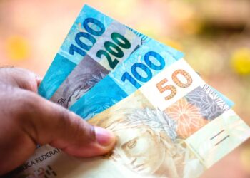 Saiba quem tem direito ao pagamento extra do INSS em 2024 e quando receber o 13º salário. Confira detalhes e fique por dentro das notícias!