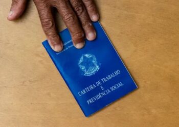 Comissão do Senado aprova projeto de lei que isenta aposentados que continuam trabalhando do recolhimento de FGTS e INSS