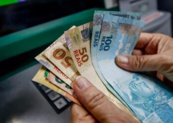 INSS confirma dois pagamentos extras em agosto de 2024, trazendo alívio financeiro para aposentados e pensionistas. Confira os detalhes.