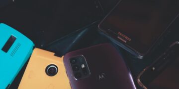 Descubra os melhores smartphones com câmeras incríveis de 2024. Encontre modelos que cabem no seu bolso e tire fotos profissionais facilmente!