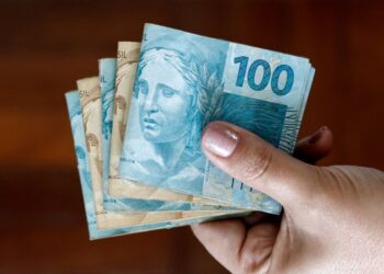 Novidades sobre o pagamento extra do INSS para certos beneficiários em novembro. Descubra se você tem direito ao valor adicional!