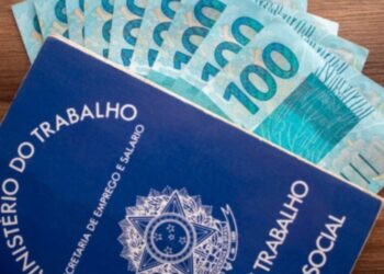 Proposta de lei prevê aumento do salário mínimo para R$ 1.502 em 2025 no Brasil. Valor representa alta de mais de 6%.