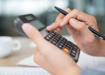 Todo banco é obrigado a oferecer uma conta corrente gratuita