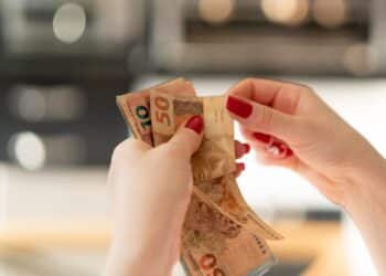 Saiba tudo sobre o depósito extra do INSS previsto para 2024 e quem tem direito ao benefício.