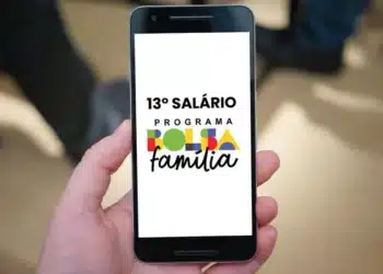 Pagamento do 13º salário para beneficiários do Bolsa Família.
