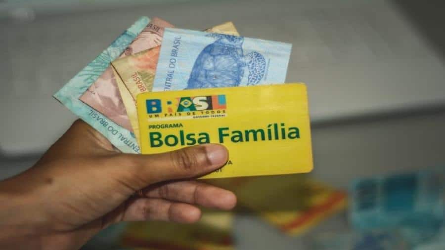 Quem recebe um salário mínimo pode receber Bolsa Família