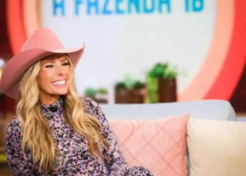 Adriane Galisteu é apresentadora do reality 'A Fazenda' 16.