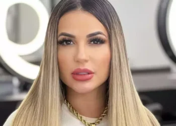 Deolane Bezerra