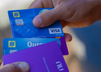 governo-lanca-cartao-de-credito-com-anuidade-zero;-conheca-os-beneficios-e-quem-tem-direito-a-eles