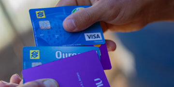 governo-lanca-cartao-de-credito-com-anuidade-zero;-conheca-os-beneficios-e-quem-tem-direito-a-eles