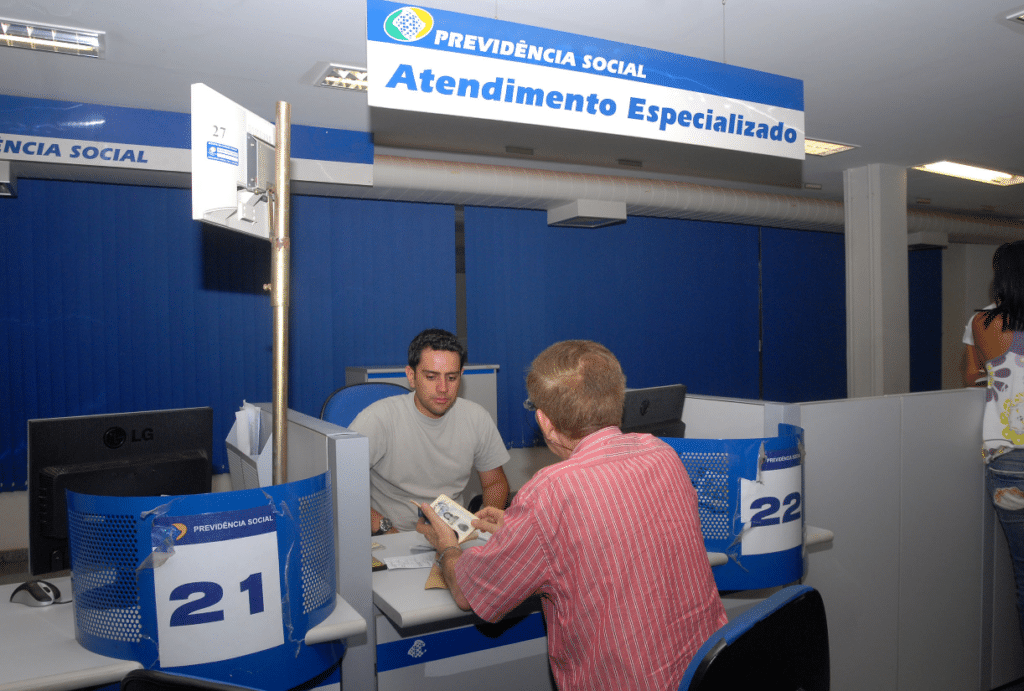 NOTÍCIA TRISTE ACABA DE SAIR: NOVO CORTE do INSS para quem TEM MAIS DE 60 ANOS! CONFIRA SE VOCÊ VAI SER AFETADO
