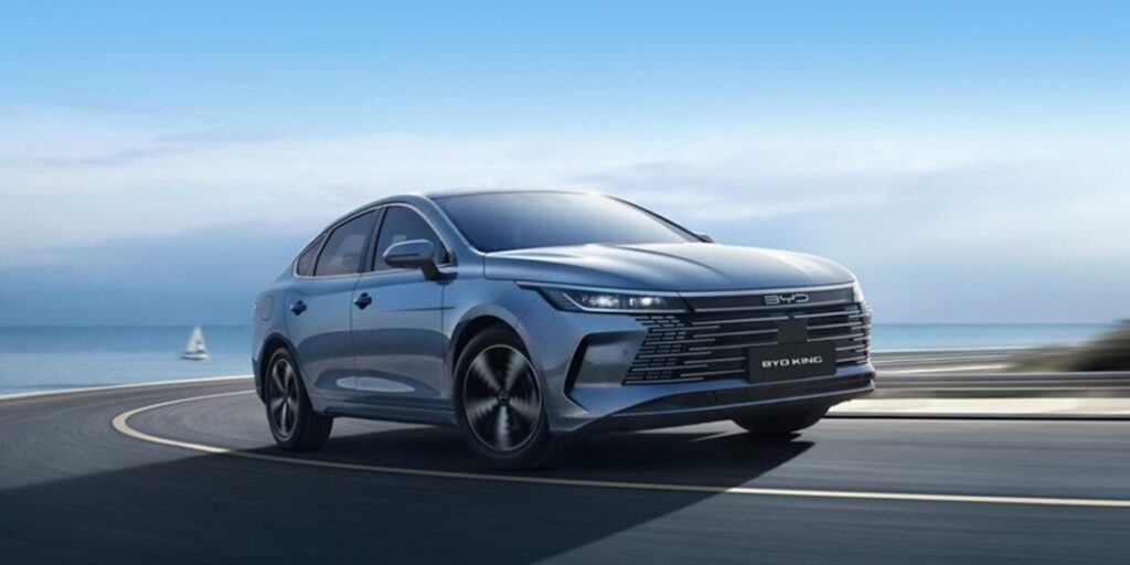 Carro hibrido barato, BYD King. (Fonte: BYD.com).