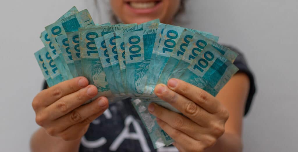 Novo benefício de R$500 para mulheres vítimas de violência doméstica, auxílio-aluguel. 