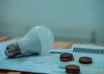 Conta de luz e agua de graça para idosos