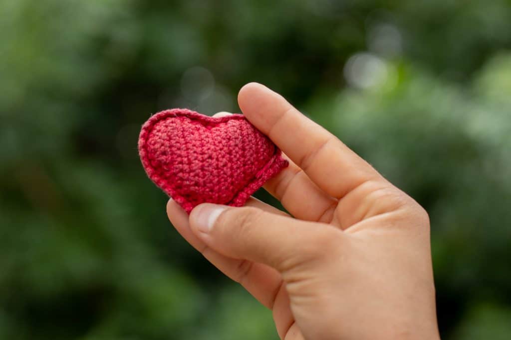 Desvendando os sinais de que alguém está apaixonado por você