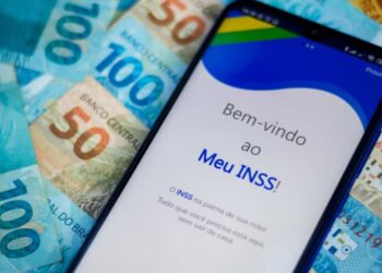 O governo antecipou o 13º salário do INSS em 2024, aliviando beneficiários. Veja quem recebe e como consultar!