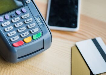 Aprenda a se proteger de golpes financeiros por telefone. Identifique ligações suspeitas e evite perder dinheiro e dados pessoais!
