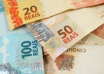 O salário mínimo de São Paulo foi reajustado para R1.640, offering um alívio financeiro e maior poder de compra aos trabalhadores!
