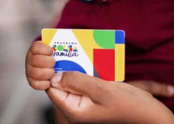 O Bolsa Família oferece um alivio financeiro vital com parcela mínima de R$ 600 em setembro. Baixe o app Caixa Tem e receba benefícios!