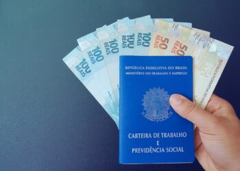 O calendário do PIS/Pasep 2025 ainda não foi divulgado, mas beneficiários já esperam por novidades. TCU determinou antecipação do pagamento