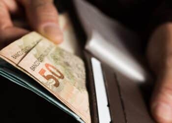 Saiba mais sobre as novas regras do crédito consignado do INSS para novos aposentados e pensionistas, incluindo prazos e taxas de juros!