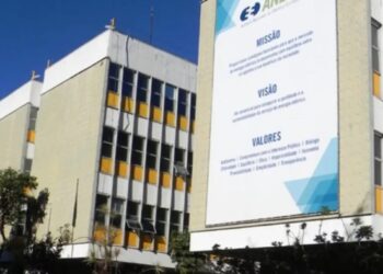 Famílias de baixa renda têm direito a descontos na conta de luz de até 65%. Saiba como solicitar a Tarifa Social e quem tem direito!