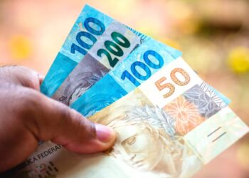 A pandemia de Covid-19 trouxe mudanças econômicas e sociais. O governo decidiu antecipar o 13º salário do INSS para 2024