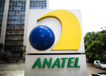 Fachada da sede da ANATEL, em Brasília. (Fonte: poder 360).
