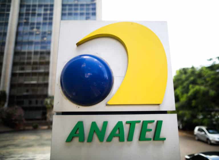 Fachada da sede da ANATEL, em Brasília. (Fonte: poder 360).