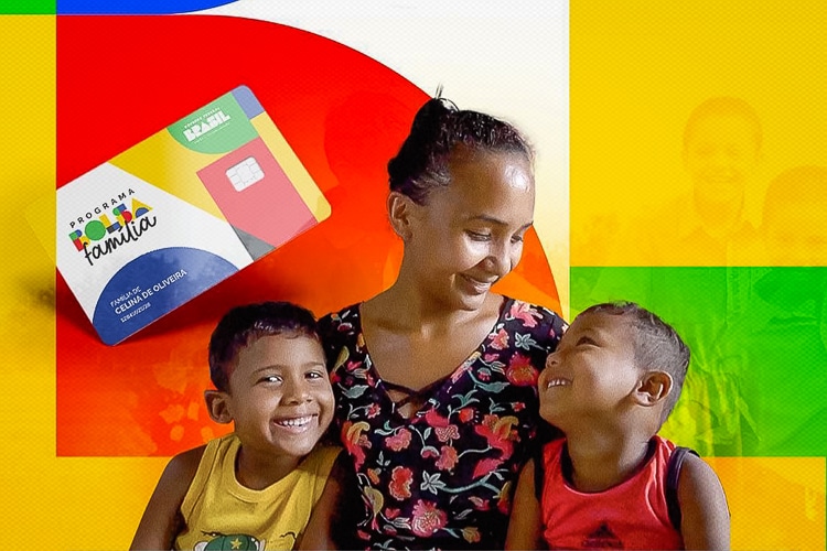 Família feliz com o pagamento do Bolsa Família. (Fonte: mds).
