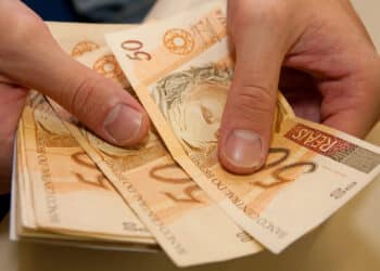 13 salario antecipado em 2025