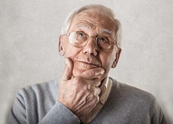 Homem preocupado com aumento de impostos para corte de gastos. (Fonte: freepik).