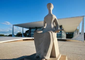 Fachada do STF (Supremo Tribunal Federal), na Praça dos Três Poderes, em Brasília ... Leia mais no texto original: (https://www.poder360.com.br/opiniao/como-funciona-o-stf/) © 2024 Todos os direitos são reservados ao Poder360, conforme a Lei nº 9.610/98. A publicação, redistribuição, transmissão e reescrita sem autorização prévia são proibidas.